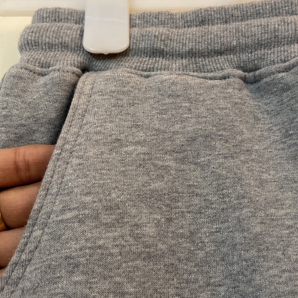 ⭕️sold⭕️Tommy Hilfiger Kids Heavy Fleece Track Pant in Grey Color - Picture 6 of 8